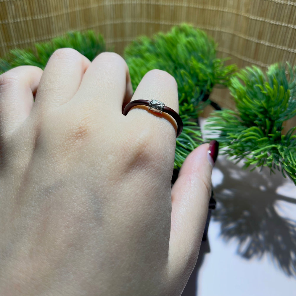 Classic Line Vine Ring worn on hand